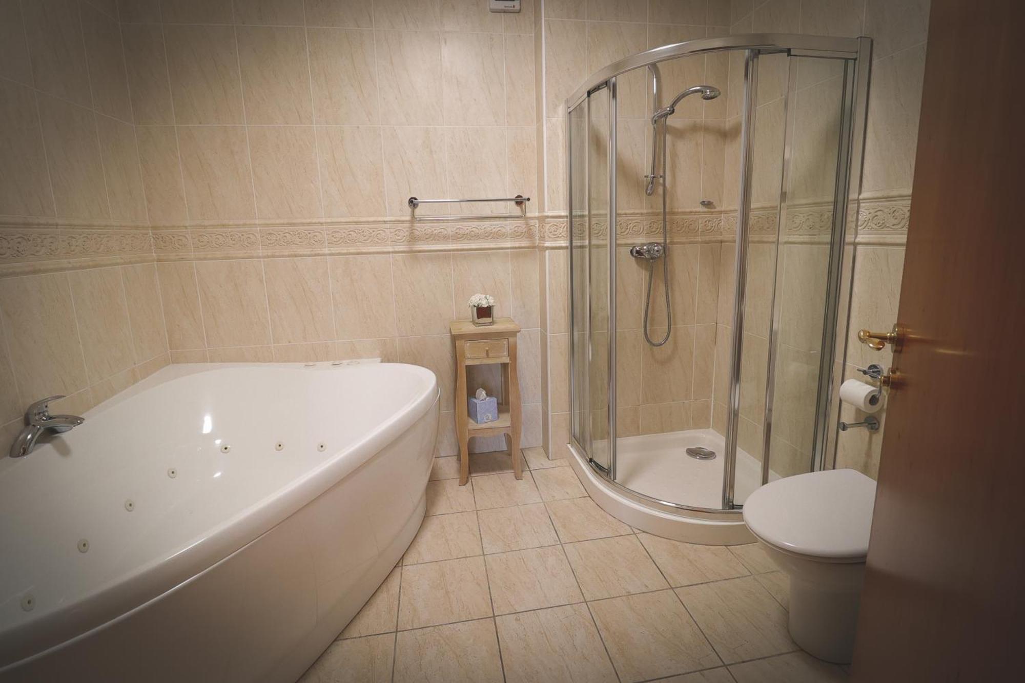 O'Neill Arms Hotel Toome 外观 照片