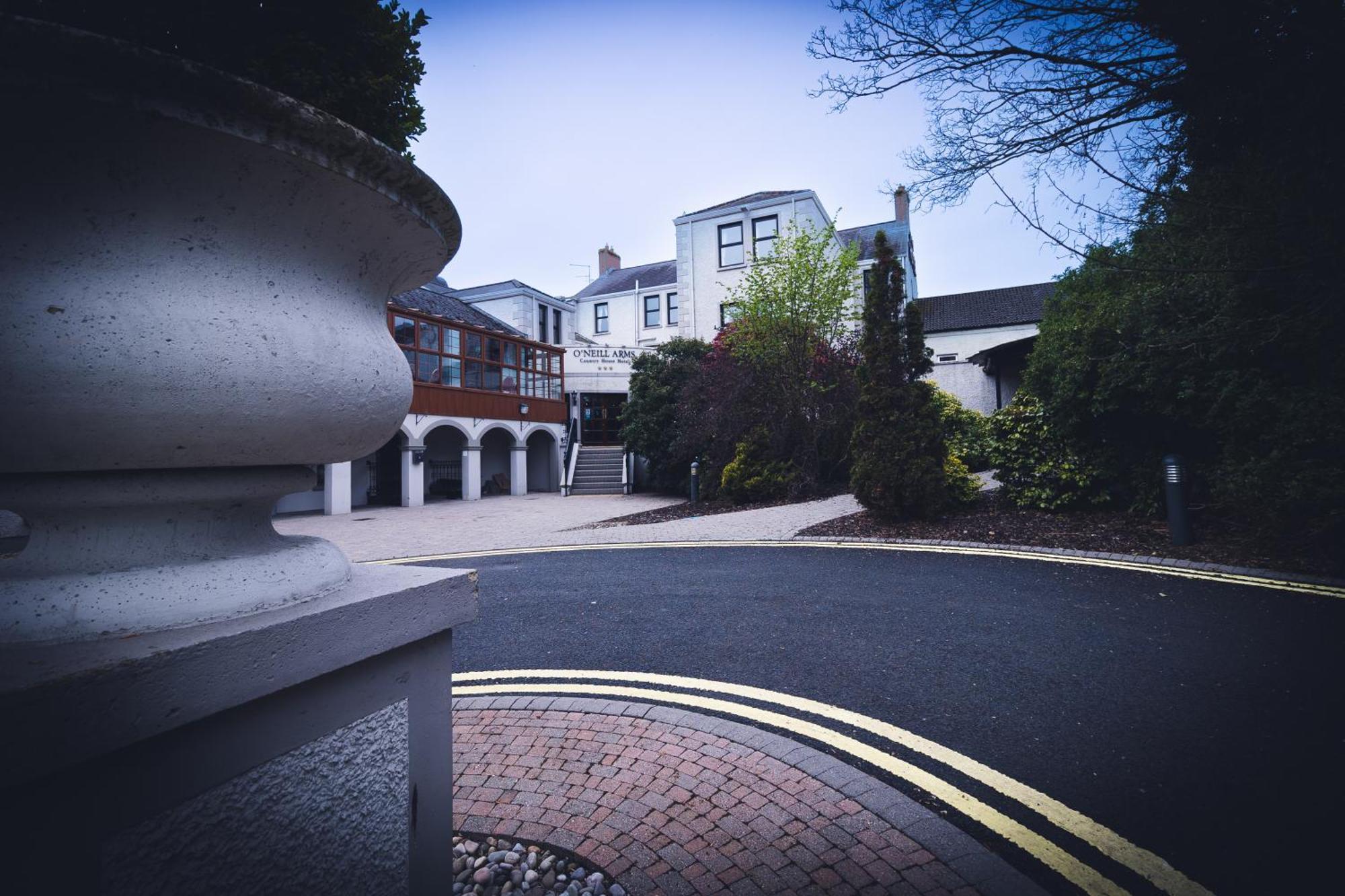 O'Neill Arms Hotel Toome 外观 照片